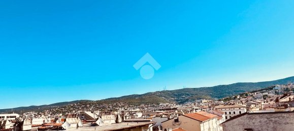 2-salle Appartement à Trieste, Italy No. 310078 2
