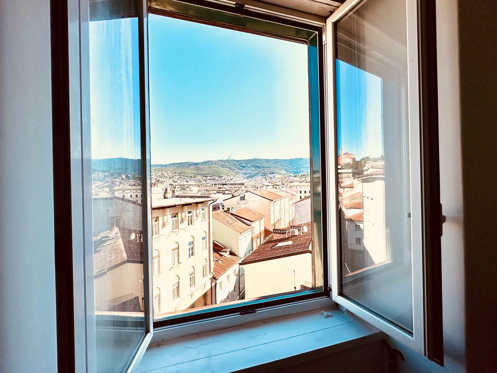 2-salle Appartement à Trieste, Italy No. 310078