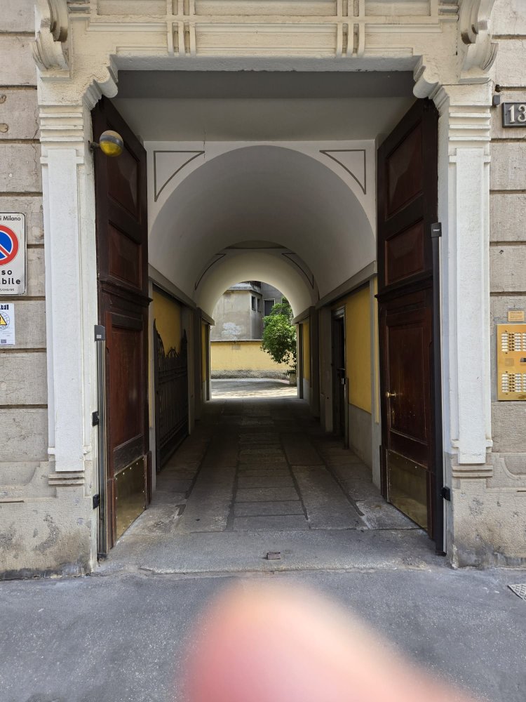  Garage in Milan, Italy No. 352095