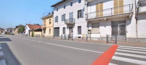 7 rooms House in Borgo d'Ale, Italy No. 210664 4