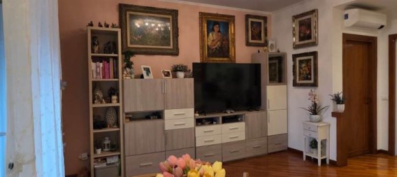 Apartamento de 3 dormitorios en Sesto San Giovanni, Italy No. 339104 2