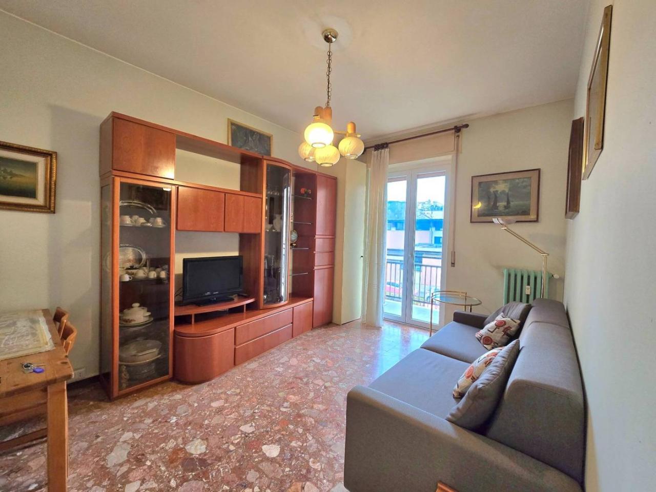 2-salle Appartement à Milan, Italy No. 242506