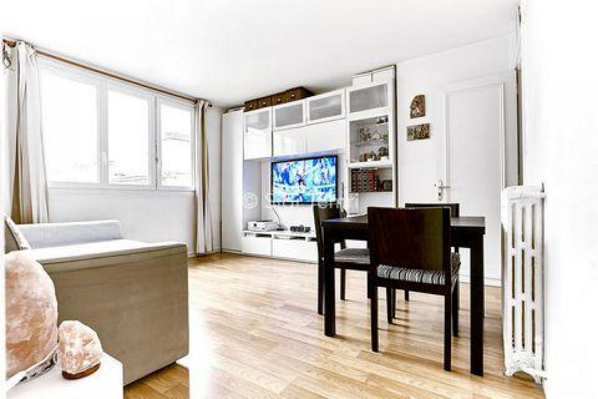 Apartamento com 2 quartos em condomínio em La Courneuve, France N.º 28785