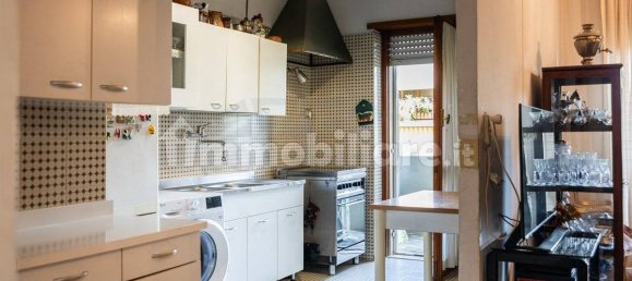 2 bedrooms Apartment in Rome, Italy No. 13005 12