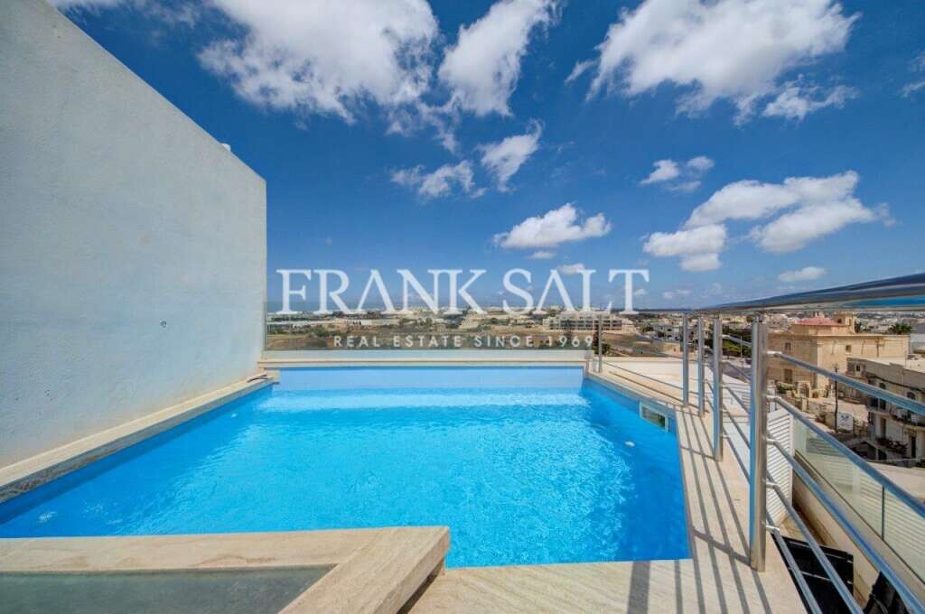 3 bedrooms Penthouse in Attard, Malta No. 10464