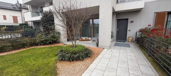 8 rooms House in Carnate, Italy No. 256057 4