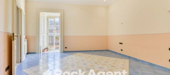 4 bedrooms Apartment in Naples, Italy No. 313160 13