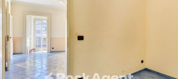 4 bedrooms Apartment in Naples, Italy No. 313160 14