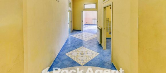 4 bedrooms Apartment in Naples, Italy No. 313160 6