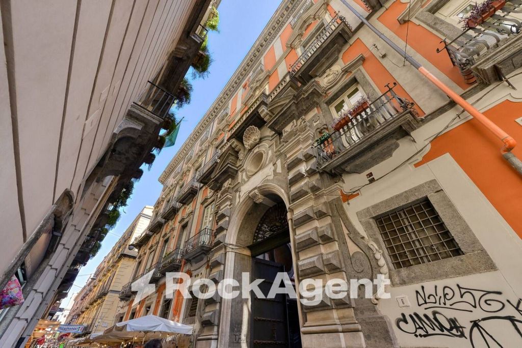 4 bedrooms Apartment in Naples, Italy No. 313160