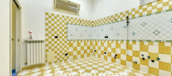 4 bedrooms Apartment in Naples, Italy No. 313160 23