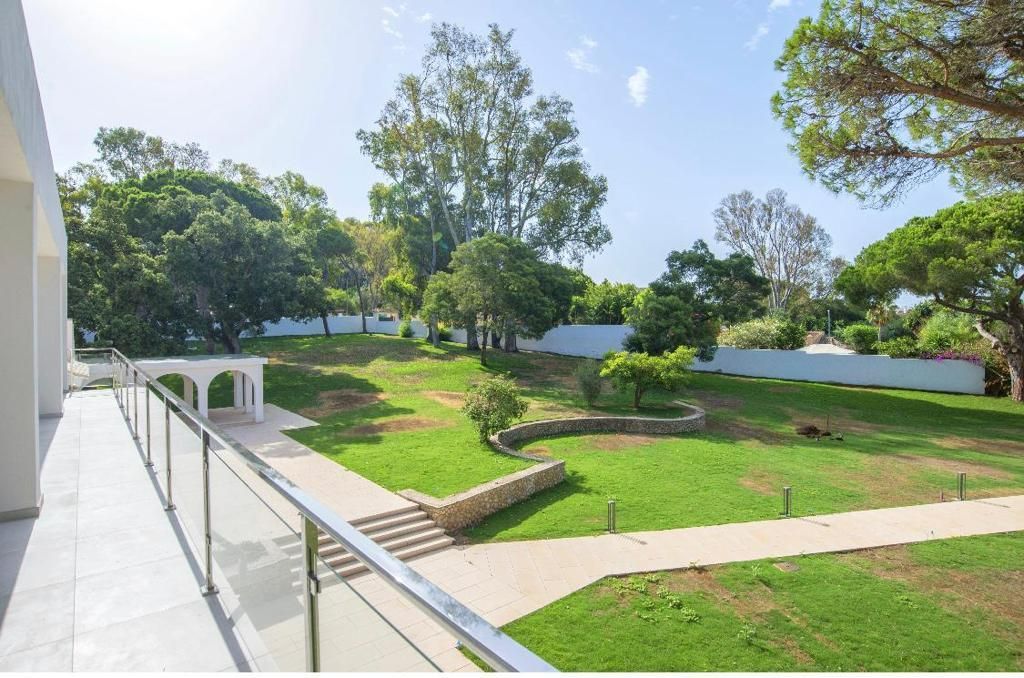 Villa de 6 dormitorios en Marbella, Spain No. 74735