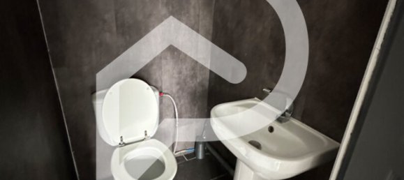 30m² Commercial property in Caudry, France No. 68763 3