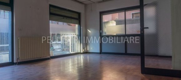 Коммерческая недвижимость 300м² в Кьявари, Италия № 132806 8