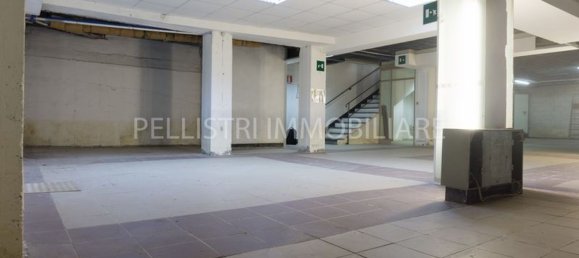 Коммерческая недвижимость 300м² в Кьявари, Италия № 132806 3