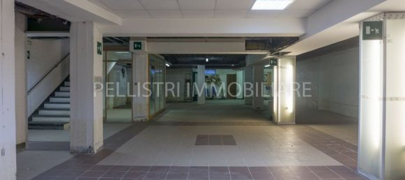 Коммерческая недвижимость 300м² в Кьявари, Италия № 132806 4