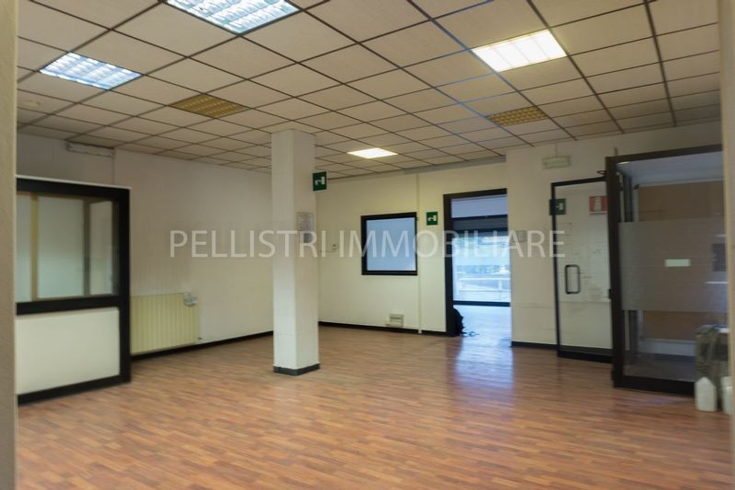 Коммерческая недвижимость 300м² в Кьявари, Италия № 132806