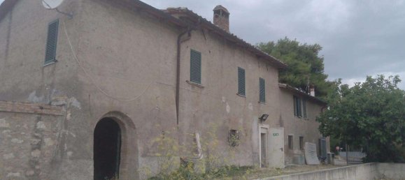 Casa de 8 habitaciónes en Perugia, Italy No. 157343 3