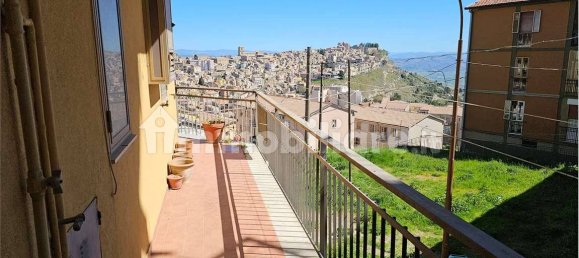 5 bedrooms Apartment in Enna, Italy No. 2150 3