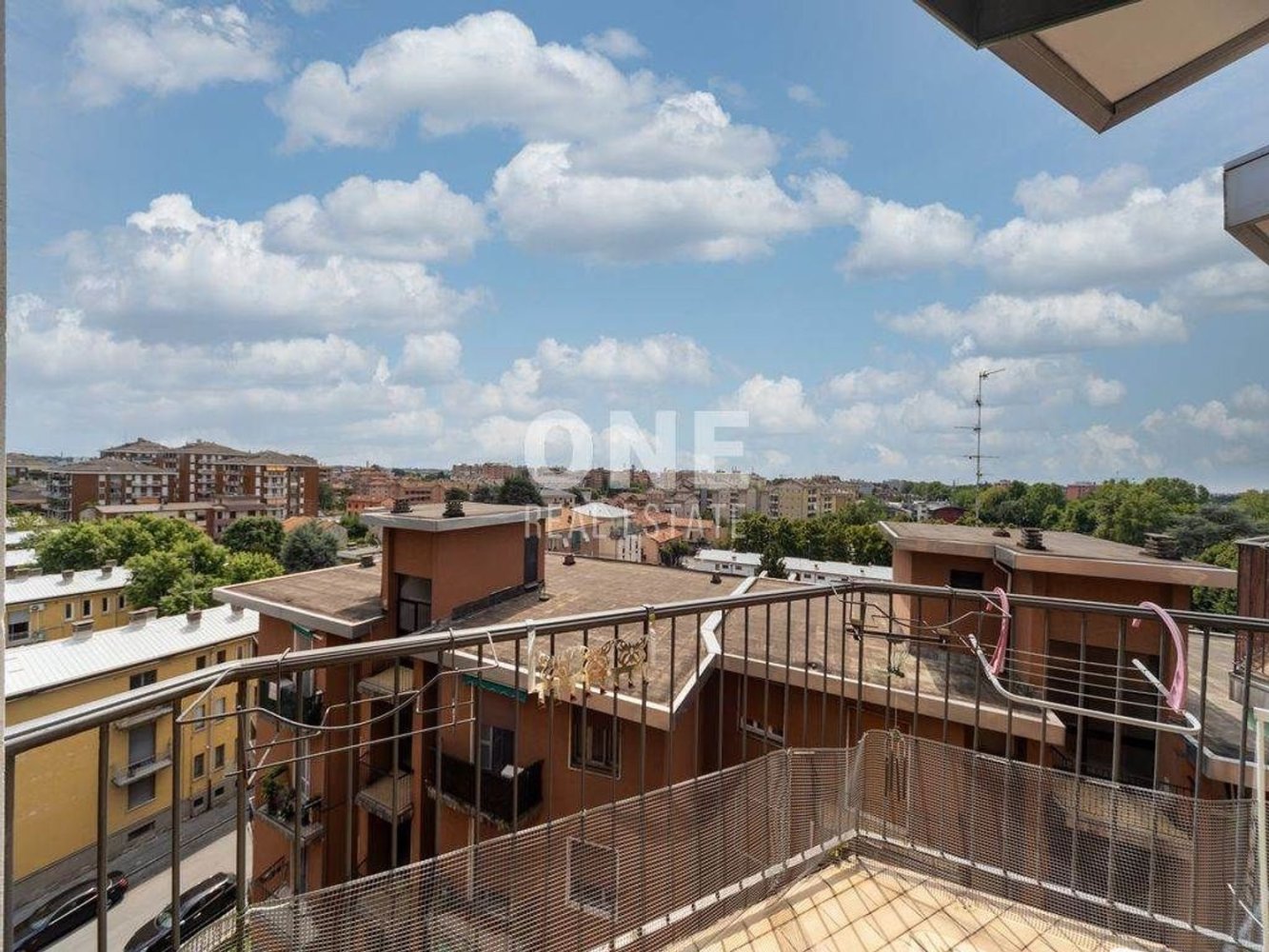 2-salle Appartement à Monza, Italy No. 334573