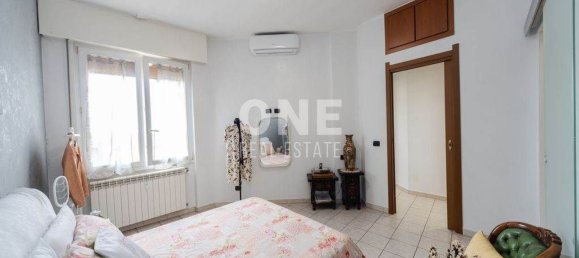 2-salle Appartement à Monza, Italy No. 334573 10