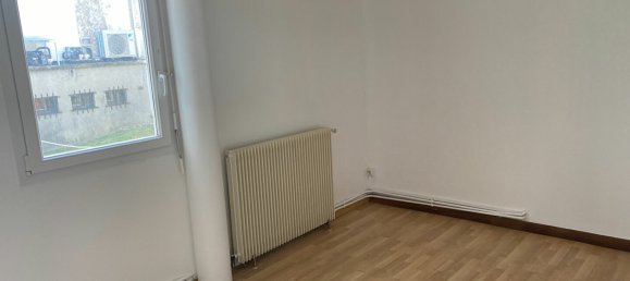 2 bedrooms Apartment in Bourges, France No. 82320 4