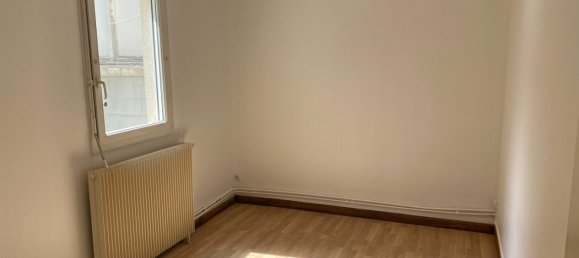 2 bedrooms Apartment in Bourges, France No. 82320 6