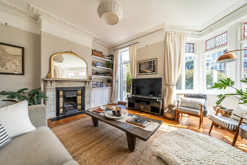 2 bedrooms Apartment in London, United Kingdom No. 13900