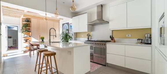 2 bedrooms Apartment in London, United Kingdom No. 13900 3