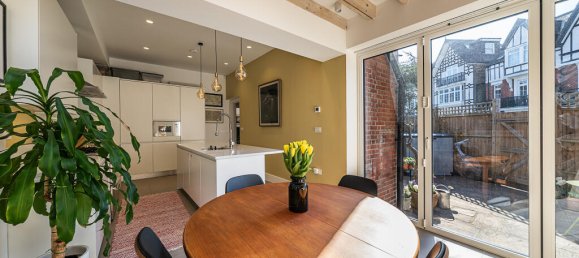 2 bedrooms Apartment in London, United Kingdom No. 13900 4