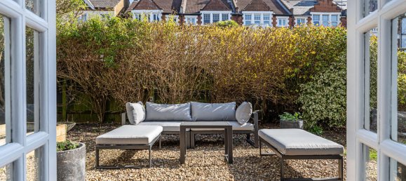 2 bedrooms Apartment in London, United Kingdom No. 13900 13