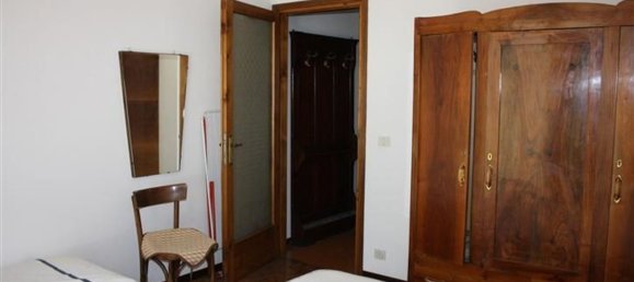 Дом с 6 комнатами в Скильпарио, Италия № 139735 8