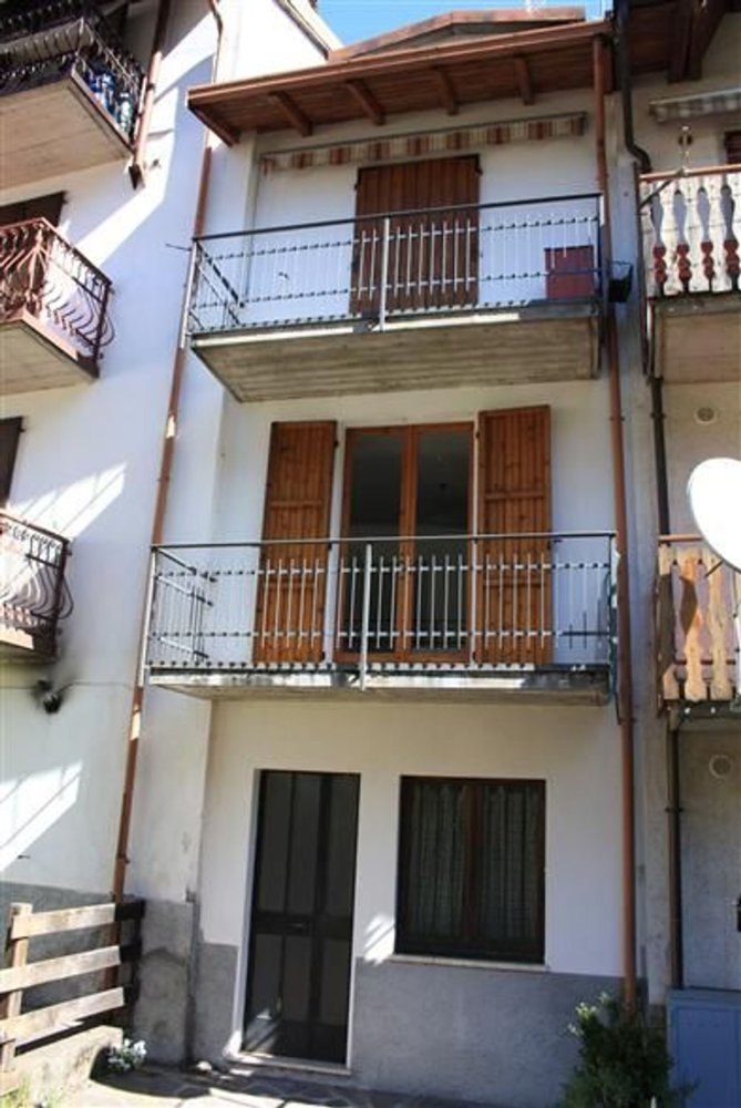 Дом с 6 комнатами в Скильпарио, Италия № 139735