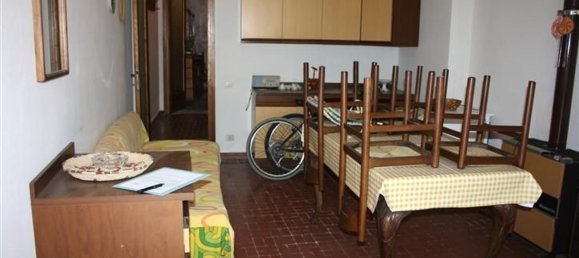 Дом с 6 комнатами в Скильпарио, Италия № 139735 2