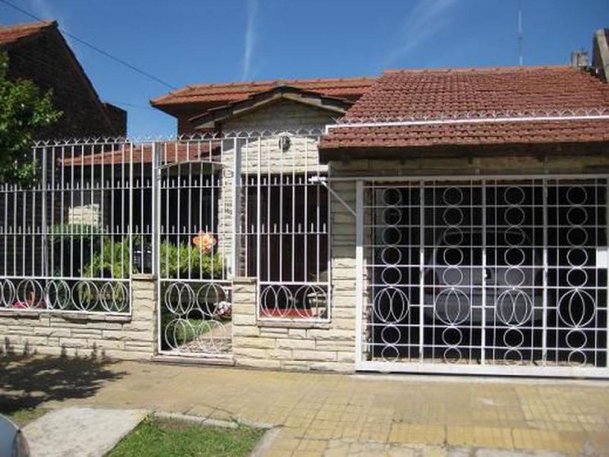 4 bedrooms House in General San Martin, Argentina No. 60453