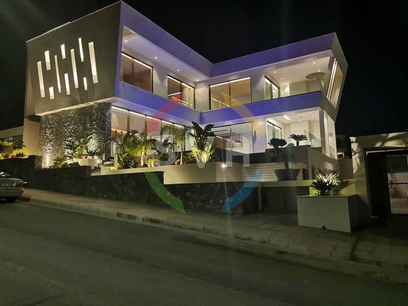 Вилла с 7 спальнями в Гермасойя, Кипр № 20242