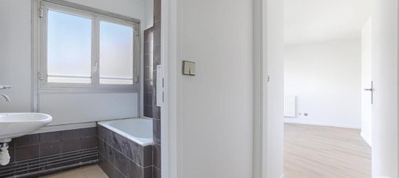 3 bedrooms Apartment in Paris, France No. 181576 7