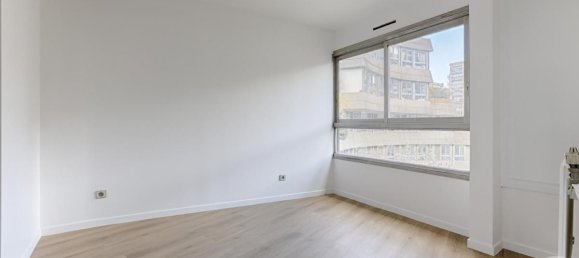 3 bedrooms Apartment in Paris, France No. 181576 13