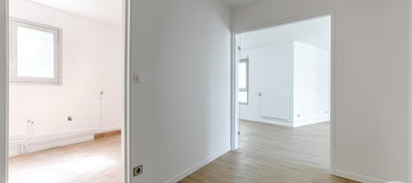 3 bedrooms Apartment in Paris, France No. 181576 5