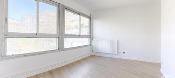 3 bedrooms Apartment in Paris, France No. 181576 10