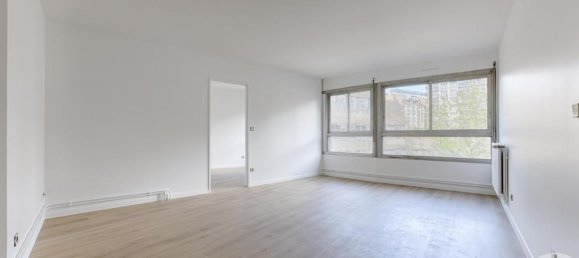 3 bedrooms Apartment in Paris, France No. 181576 3