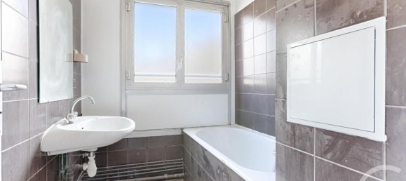 3 bedrooms Apartment in Paris, France No. 181576 8