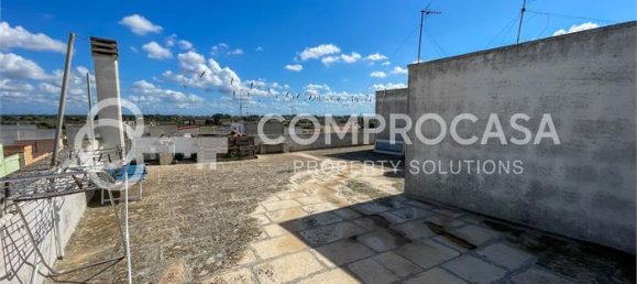 Коммерческая недвижимость в Galatina, Италия № 160125 5