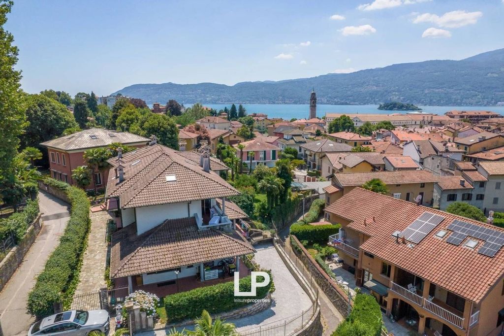 4 bedrooms Apartment in Verbania, Italy No. 334969