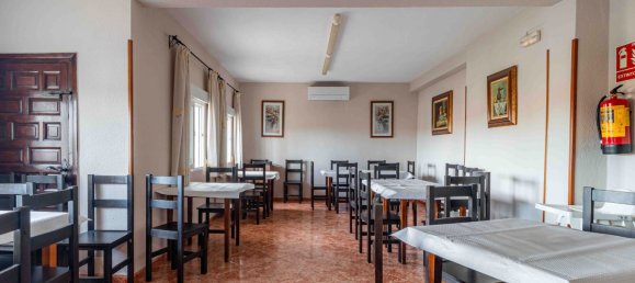 605m² Commercial property in Moralzarzal, Spain No. 78500 27