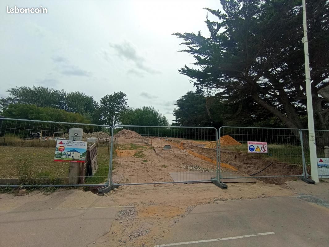 495m² Land in Bernieres-sur-Mer, France No. 357260