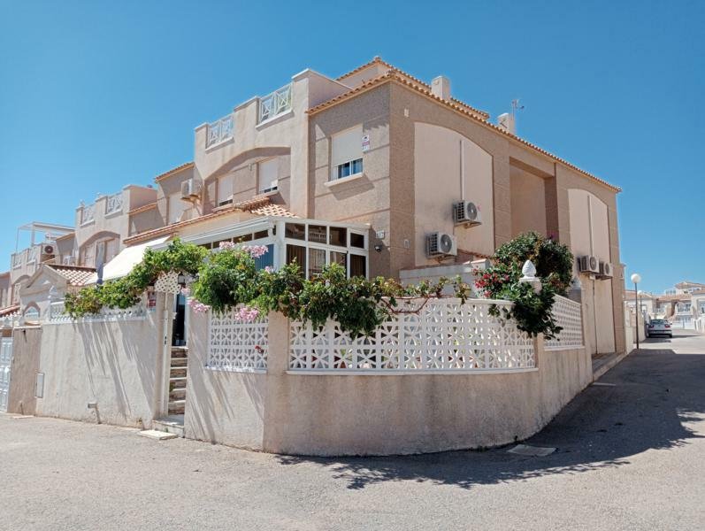 2 bedrooms Townhouse in Torrevieja, Spain No. 285470