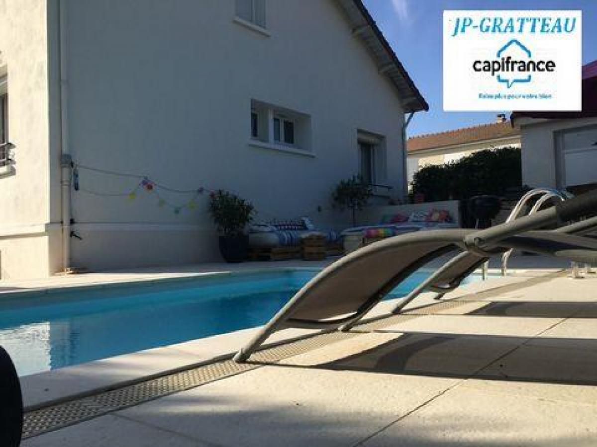 6 bedrooms House in Chatellerault, France No. 29012