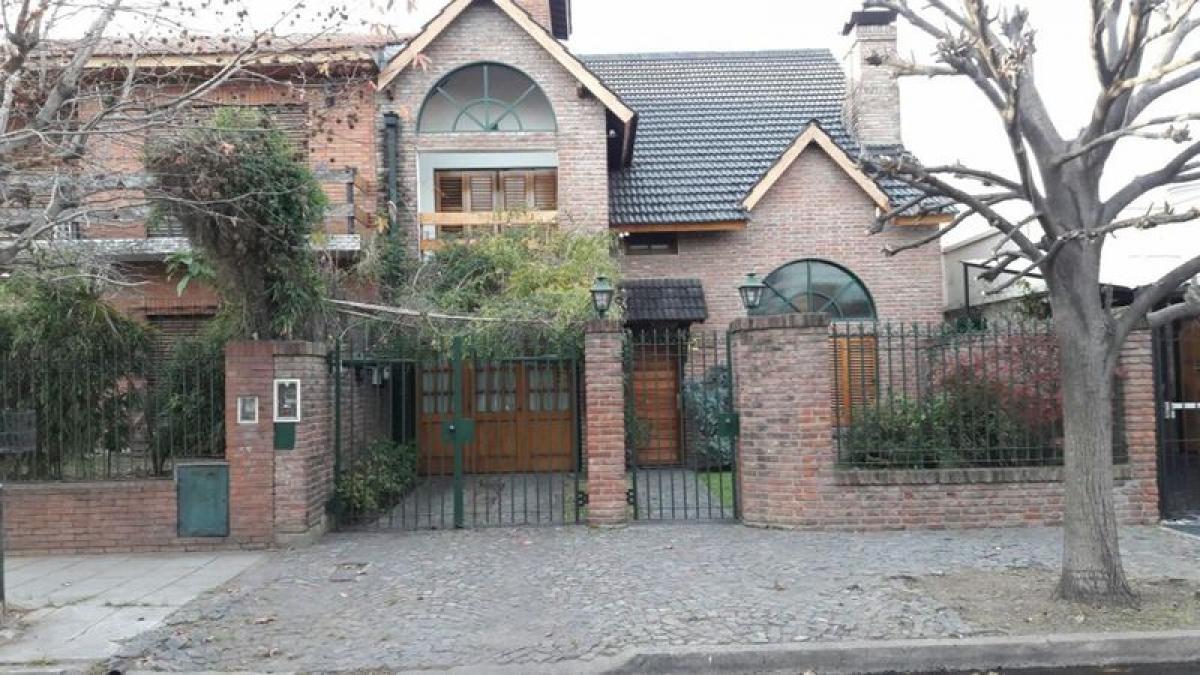 4 bedrooms House in Moron, Argentina No. 52409