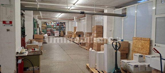 350m² Garage in Bari, Italy No. 355536 5